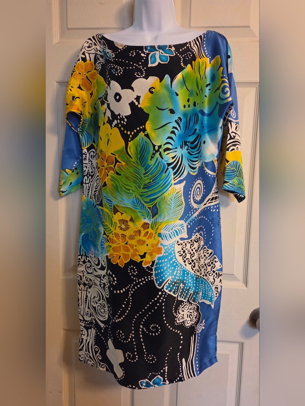 Vintage Cache Silk Sheath Dress Featuring a Vibrant Tropical Floral Print Small